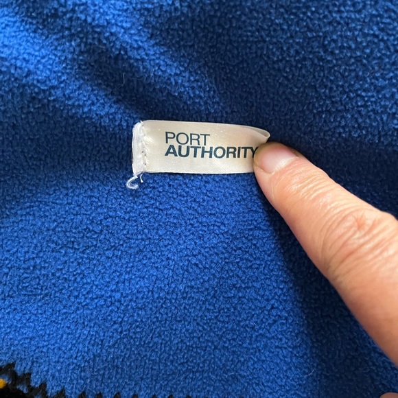 Fleece scarf and beanie hat - Picture 4 of 10